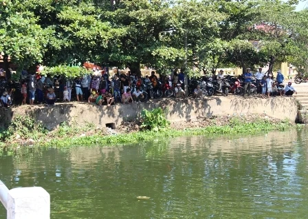 Trai làng hỗn chiến, một sinh viên chết đuối khi nhảy xuống sông chạy trốn ảnh 1 Trai làng hỗn chiến, một sinh viên chết đuối khi nhảy xuống sông chạy trốn ảnh 1