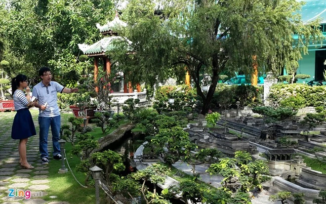 Bên cạnh đó anh muốn làm điều gì đó cho quê hương, anh muốn Huế thu nhỏ còn được xem là giáo cụ học tập trực quan đầy sinh động cho nhiều học sinh, sinh viên. Khi công trình hoàn thành, bà con họ hàng kéo đến tham quan ngày càng đông, ba mẹ anh rất vui mừng. Từ năm 2007đến nay, Ngự Lãm Viên đã đón hàng trăm ngàn khách từ nhiều nơi đến tham quan, đa phần là học sinh và sinh viên. Với anh, đón thêm một người khách là anh đón thêm một niềm vui, bởi ước nguyện của anh đã được thêm một người hiểu và chia sẻ. Tái hiện cố đô Huế ở Sài Gòn để báo hiếu cha mẹ