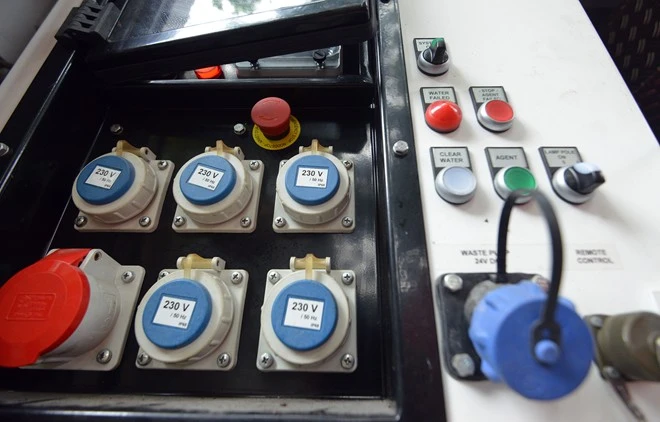 Hệ thống nhà xe lưu động được bố trí các nút bấm hiện đại, có thể di chuyển khắp nơi, tới tất cả các tỉnh thành cả nước. Xe lưu động 16 tỷ phòng chống dịch Ebola của VN