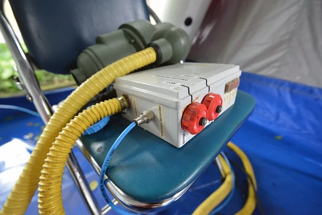 Vòi khử khuẩn của hệ thống được đặt ngay phía ngoài nhà xe lưu động nhằm đáp ứng trong trường hợp dịch bệnh khẩn cấp. Xe lưu động 16 tỷ phòng chống dịch Ebola của VN
