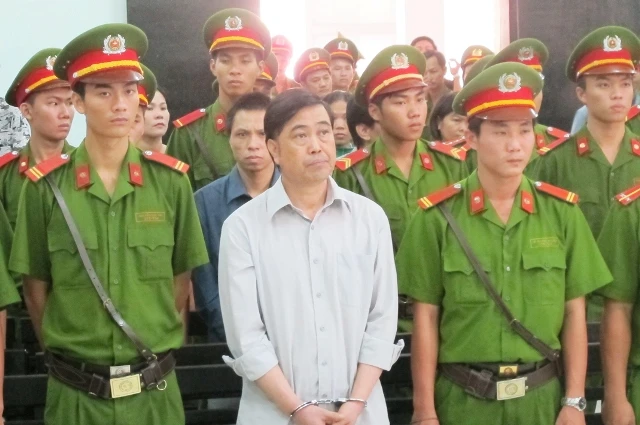 Hoãn phiên tòa vụ tham ô khi sửa ụ tàu vì vắng Dương Chí Dũng ảnh 1