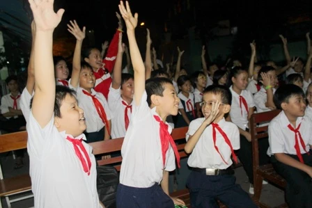 Ấm áp 'Đêm hôi trăng rằm' tại trường Phổ cập giáo dục phường 12 ảnh 4 Ấm áp 'Đêm hôi trăng rằm' tại trường Phổ cập giáo dục phường 12 ảnh 4