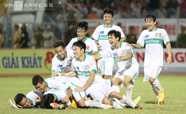 Niềm vui thắng trận của các cầu thủ U19 HAGL. Ảnh:Đức Đồng. DONG2383-1-JPG_1414244550.jpg