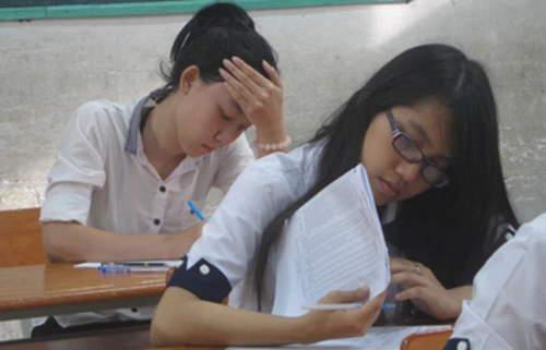 Các trường THPT vừa cho học sinh ôn tập vừa chờ đợi Quy chế tuyển sinh của Bộ và phương án của các trường ĐH, CĐ. Ảnh:Nguyễn Loan IMG-1122-JPG-2255-1414048136.jpg