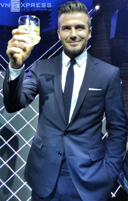 Beckham thích thútận hưởng không gian âm nhạc Việt. Ảnh:Giang Huy. bar-4-9702-1415636280.jpg