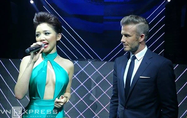 Vợ Beckham, Victoria vốn là một ca sỹ nổi tiếng và từng sinh hoạt trong ban nhạc nữ đình đám Spice Girls. Ảnh:Ngọc Quân bar-7-4206-1415637550.jpg