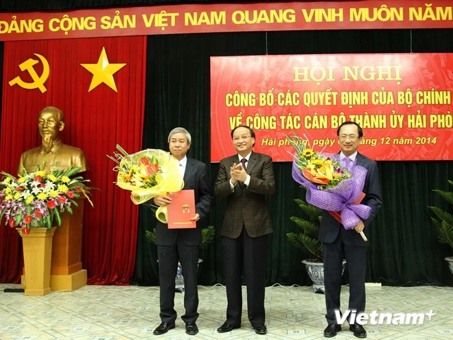 Công bố quyết định của Bộ Chính trị về cán bộ lãnh đạo chủ chốt ảnh 1