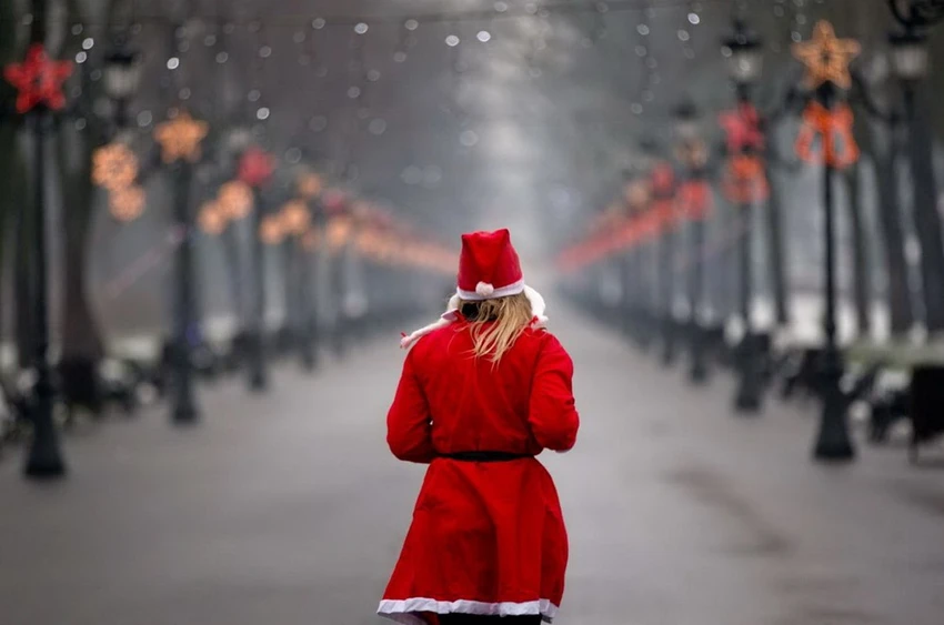 Độc đáo cuộc thi chạy của các ông già Noel khắp thế giới ảnh 12 Độc đáo cuộc thi chạy của các ông già Noel khắp thế giới ảnh 12