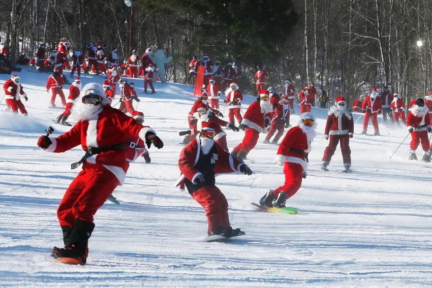 Độc đáo cuộc thi chạy của các ông già Noel khắp thế giới ảnh 8 Độc đáo cuộc thi chạy của các ông già Noel khắp thế giới ảnh 8