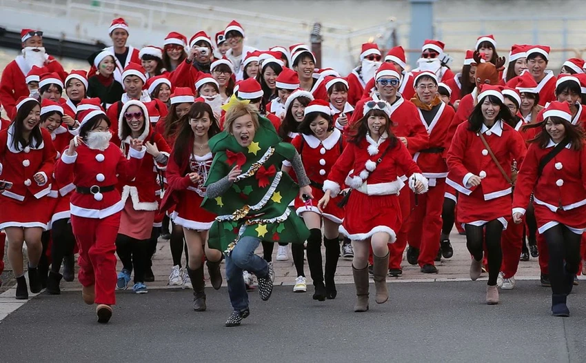 Độc đáo cuộc thi chạy của các ông già Noel khắp thế giới ảnh 3 Độc đáo cuộc thi chạy của các ông già Noel khắp thế giới ảnh 3