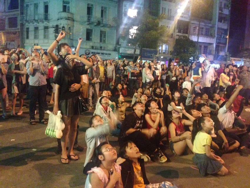 TP.HCM đón năm mới 2015 bằng màn pháo hoa hoành tráng ảnh 8 TP.HCM đón năm mới 2015 bằng màn pháo hoa hoành tráng ảnh 8