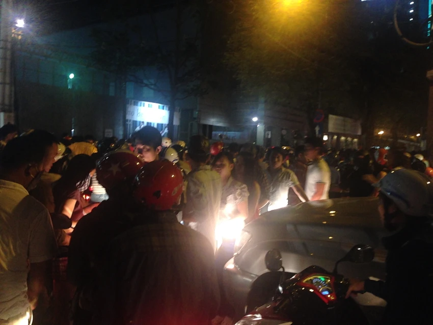 TP.HCM đón năm mới 2015 bằng màn pháo hoa hoành tráng ảnh 12 TP.HCM đón năm mới 2015 bằng màn pháo hoa hoành tráng ảnh 12