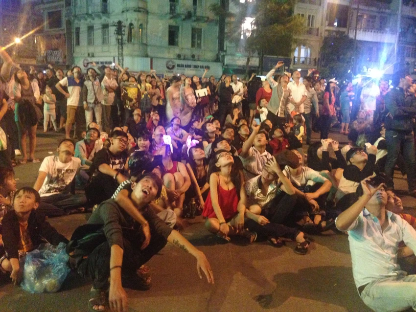 TP.HCM đón năm mới 2015 bằng màn pháo hoa hoành tráng ảnh 9 TP.HCM đón năm mới 2015 bằng màn pháo hoa hoành tráng ảnh 9