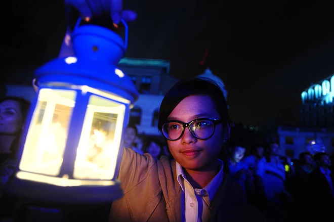 Hà Nội tắt đèn sớm hưởng ứng Giờ Trái đất ảnh 8 Hà Nội tắt đèn sớm hưởng ứng Giờ Trái đất ảnh 8