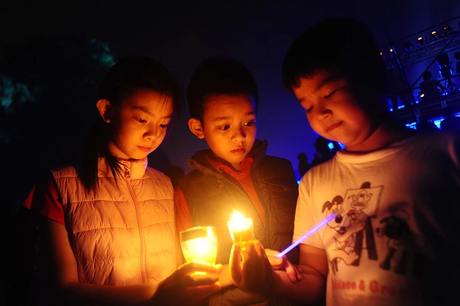 Hà Nội tắt đèn sớm hưởng ứng Giờ Trái đất ảnh 9 Hà Nội tắt đèn sớm hưởng ứng Giờ Trái đất ảnh 9