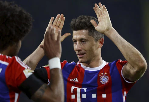 Lewandowski khiến Dortmund ôm hận ngay trong lần đầu tiên trở lại Signal Iduna Park. Ảnh:Reuters. b2-6494-1428188980.jpg