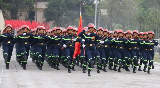 Khối nam Cảnh sát Phòng cháy chữa cháy- Ảnh: Tiến Long Khối nam Cảnh sát Phòng cháy chữa cháy