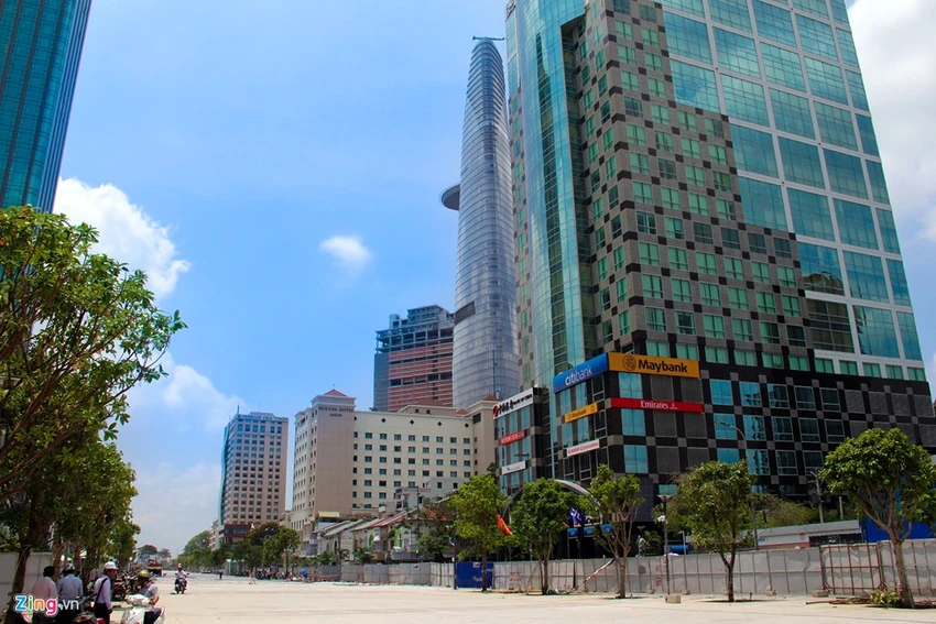Để vận hành tuyến phố này và các hạng mục như hệ thống chiếu sáng, camera an ninh, nhạc nước điện tử,... một trung tâm điều khiển hiện đại và tiện nghi được lắp đặt ngay dưới lòng đất. Dưới lòng đất phố đi bộ Sài Gòn có gì?