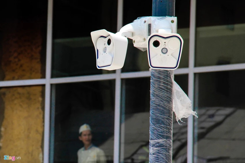 Camera an ninh hiện đại có độ bền cao truyền dữ liệu 24/24h. Dưới lòng đất phố đi bộ Sài Gòn có gì?