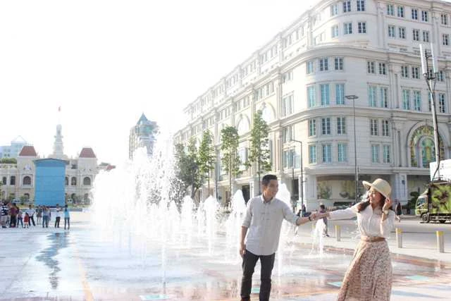 Phố đi bộ Nguyễn Huệ ngày đầu mở cửa ảnh 7 Phố đi bộ Nguyễn Huệ ngày đầu mở cửa ảnh 7