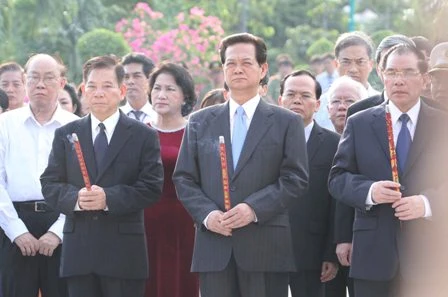 Lãnh đạo Đảng, Nhà nước viếng nghĩa trang liệt sĩ TP.HCM ảnh 2 Lãnh đạo Đảng, Nhà nước viếng nghĩa trang liệt sĩ TP.HCM ảnh 2