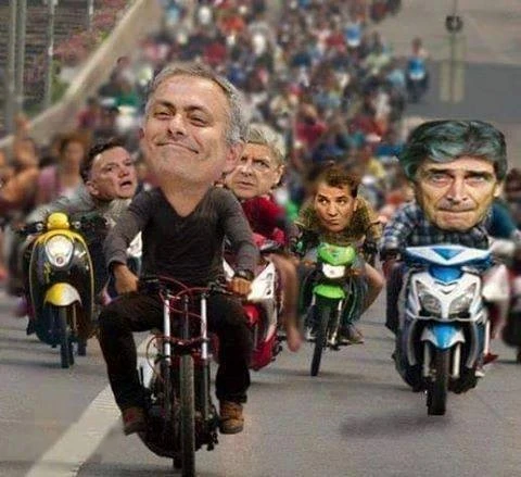 Trong cuộc đua tới ngôi vô địch Premier League mùa này, HLV Jose Mourinho vượt qua những đồng nhiệm như Arsene Wenger, Manuel Pellegrini, Louis Van Gaal và Brendan Rodgers để cán đích đầu tiên. Ảnh vui Mourinho giúp Chelsea vô địch nhờ lối đá thực dụng