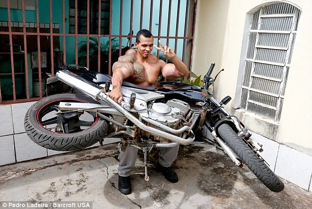 Vận động viên thể hình liều mạng để có cơ bắp giống Hulk ảnh 3