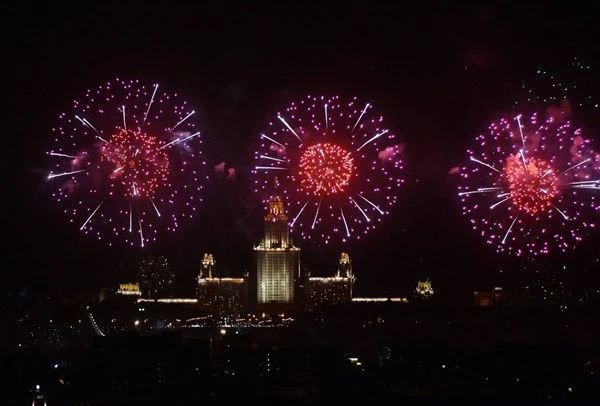 Pháo hoa rực sáng bầu trời Moscow mừng 70 năm Chiến thắng ảnh 7