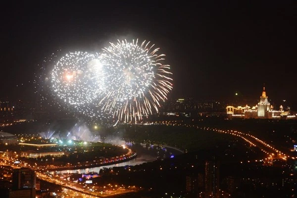 Pháo hoa rực sáng bầu trời Moscow mừng 70 năm Chiến thắng ảnh 5