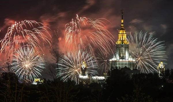 Pháo hoa rực sáng bầu trời Moscow mừng 70 năm Chiến thắng ảnh 6