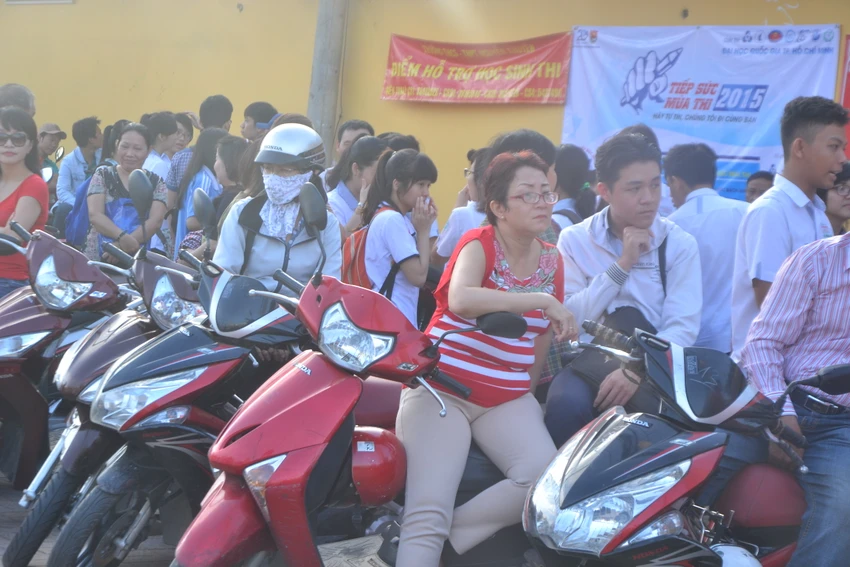 Kỳ thi THPT quốc gia 2015: Thí sinh bắt đầu thi môn đầu tiên ảnh 8 Kỳ thi THPT quốc gia 2015: Thí sinh bắt đầu thi môn đầu tiên ảnh 8