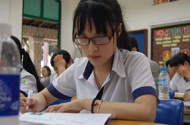 Kỳ thi THPT quốc gia 2015: Thí sinh bắt đầu thi môn đầu tiên ảnh 1 Kỳ thi THPT quốc gia 2015: Thí sinh bắt đầu thi môn đầu tiên ảnh 1