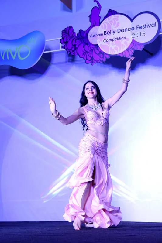 Vẻ đẹp nóng bỏng của vũ công Belly Dance ảnh 8
