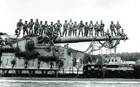 Khẩu pháo siêu khủng của trùm phát xít Hitler ảnh 2 Khẩu pháo siêu khủng của trùm phát xít Hitler ảnh 2