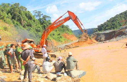 Tìm thấy thi thể nghi là nạn nhân mất tích trong sự cố sông Bung 2 ảnh 1 Tìm thấy thi thể nghi là nạn nhân mất tích trong sự cố sông Bung 2 ảnh 1