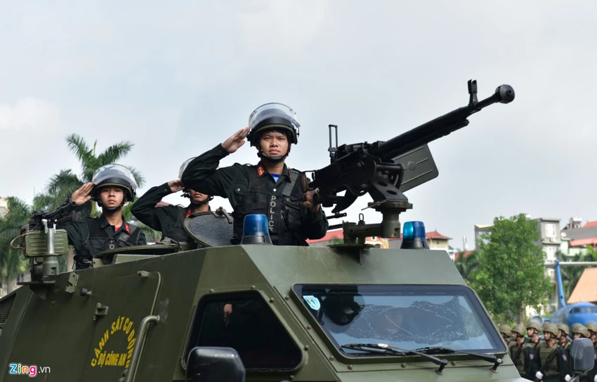 Sinh viên cảnh sát biểu diễn võ thuật, giải cứu con tin ảnh 4 Sinh viên cảnh sát biểu diễn võ thuật, giải cứu con tin ảnh 4
