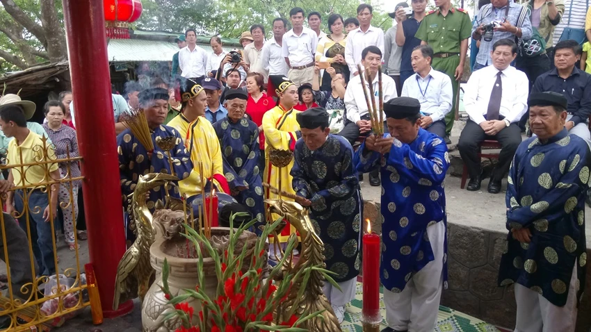 Phục dựng lễ rước tượng Bà Chúa Xứ núi Sam ảnh 4 Phục dựng lễ rước tượng Bà Chúa Xứ núi Sam ảnh 4