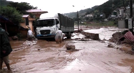 Ảnh: Yên Bái, Sơn La tan hoang sau lũ quét ảnh 1 Ảnh: Yên Bái, Sơn La tan hoang sau lũ quét ảnh 1