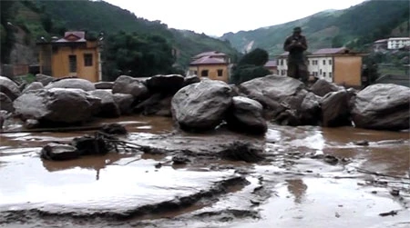 Ảnh: Yên Bái, Sơn La tan hoang sau lũ quét ảnh 2 Ảnh: Yên Bái, Sơn La tan hoang sau lũ quét ảnh 2