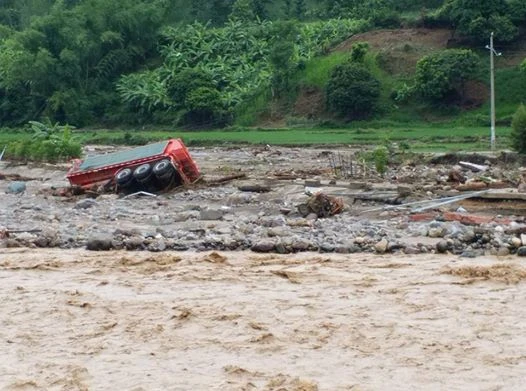 Ảnh: Yên Bái, Sơn La tan hoang sau lũ quét ảnh 6 Ảnh: Yên Bái, Sơn La tan hoang sau lũ quét ảnh 6