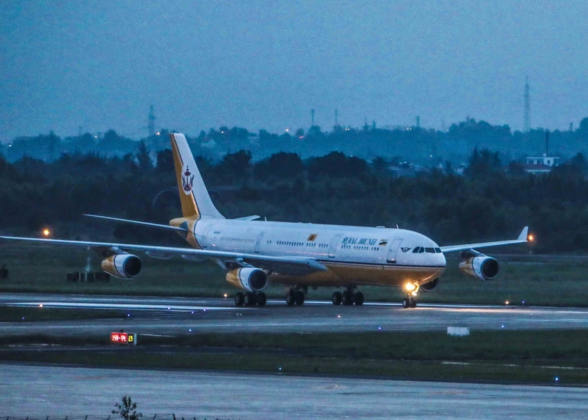 Quốc vương Brunei lái chuyên cơ đến Đà Nẵng dự APEC ảnh 1