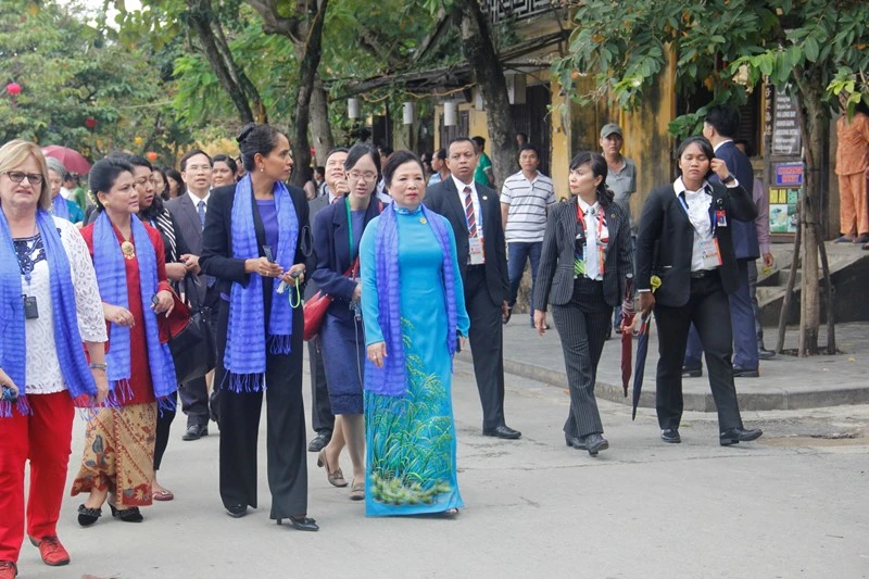 Phu nhân lãnh đạo các nền kinh tế APEC thăm Hội An ảnh 1 Phu nhân lãnh đạo các nền kinh tế APEC thăm Hội An ảnh 1