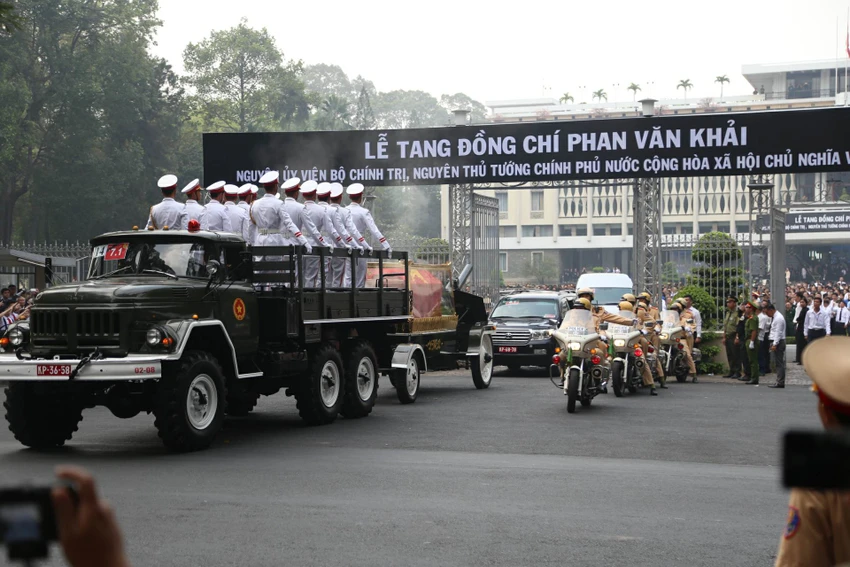 Linh xa đưa linh cữu bác Sáu Khải về đất mẹ Củ Chi ảnh 2 Linh xa đưa linh cữu bác Sáu Khải về đất mẹ Củ Chi ảnh 2
