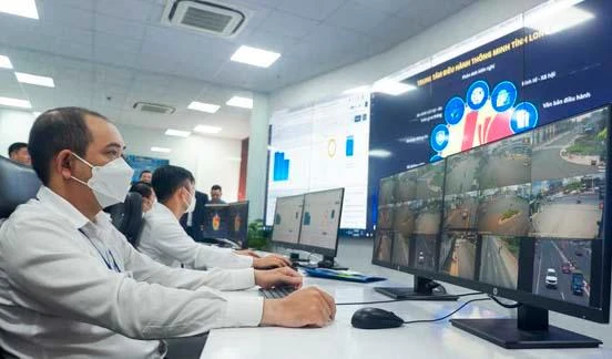 Long An hướng đển chuyển đổi số toàn diện, đồng bộ trên cả ba trụ cột : chính quyền số, kinh tế số và xã hội số. Ảnh: HD Long An hướng đển chuyển đổi số toàn diện, đồng bộ trên cả ba trụ cột : chính quyền số, kinh tế số và xã hội số. Ảnh: HD