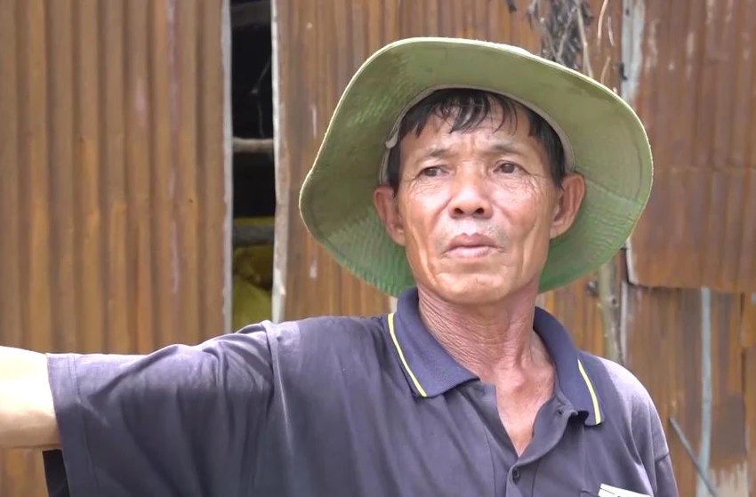 Ông Nguyễn Văn Giúp kể lại vụ cháy lúc nửa đêm 10-5. Ông Nguyễn Văn Giúp kể lại vụ cháy lúc nửa đêm 10-5.