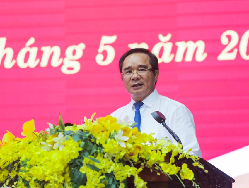 Bí thư tỉnh ủy Long An - Nguyễn Văn Được phát biểu tại buổi đối thoại Bí thư tỉnh ủy Long An - Nguyễn Văn Được phát biểu tại buổi đối thoại