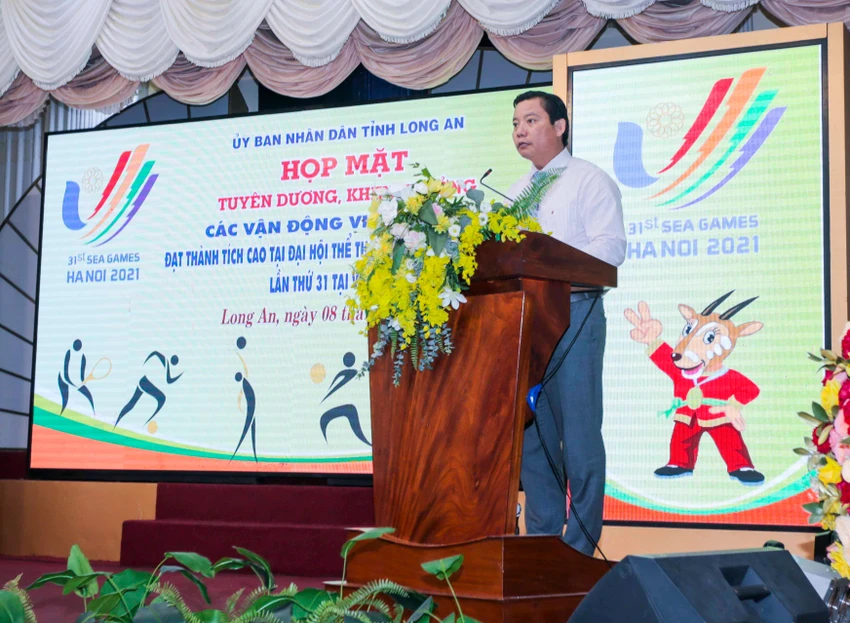 Phó Chủ tịch UBND tỉnh Long An phát biểu tại buổi họp mặt Phó Chủ tịch UBND tỉnh Long An phát biểu tại buổi họp mặt