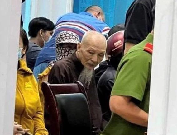 Ông Lê Tùng Vân đã từng rời khỏi nơi cư trú đến Công an quận 6, TP.HCM yêu cầu làm căn cước công dân Ông Lê Tùng Vân đã từng rời khỏi nơi cư trú đến Công an quận 6, TP.HCM yêu cầu làm căn cước công dân