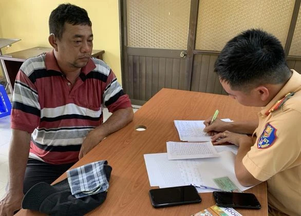Tài xế Dương Minh Thảo thừa nhận hành vi vi phạm của mình. Ảnh CACC Tài xế Dương Minh Thảo thừa nhận hành vi vi phạm của mình. Ảnh CACC