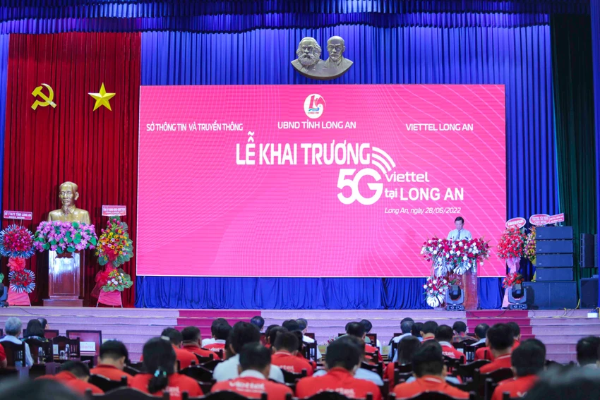 Quang cảnh buổi khai trương mạng 5G tại Long An